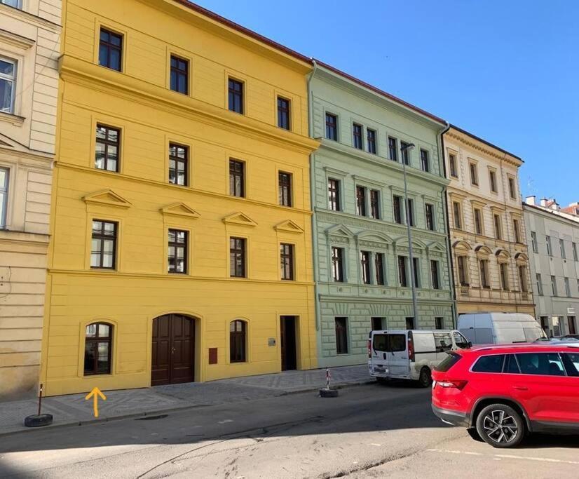 Studio V Prizemi S Kuchyni A Koupelnou Praga Exterior foto